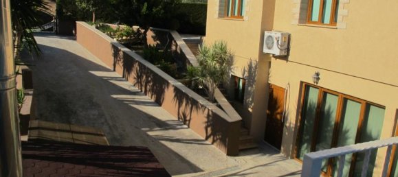 5 bedrooms Villa in Limassol, Cyprus No. 12576 2