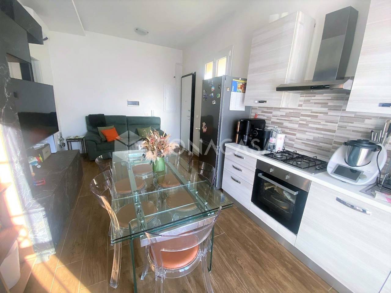 3 rooms Apartment in Bologna, Italy No. 18277