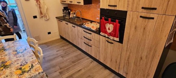 Квартира с 4 комнатами в Каррара, Италия № 152382 4