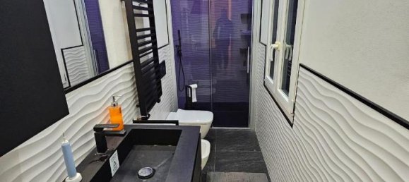 Квартира с 4 комнатами в Каррара, Италия № 152382 8