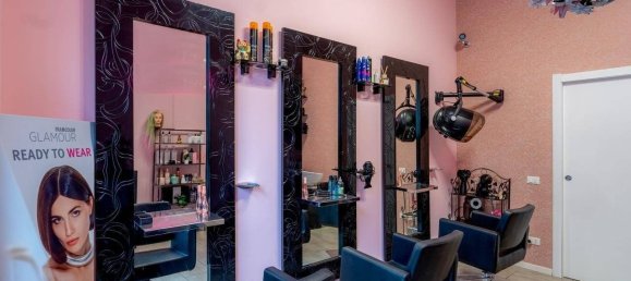 2 rooms Commercial property in Milan, Italy No. 346628 4