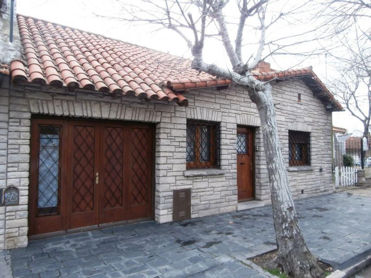 3 bedrooms House in Mar del Plata, Argentina No. 85439