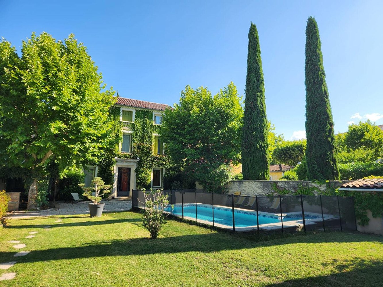 7 bedrooms House in Pierrelatte, France No. 356279