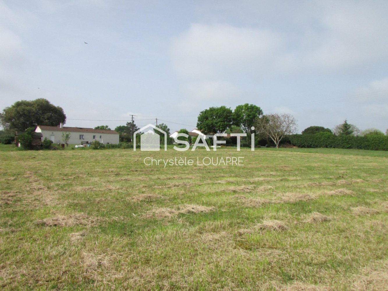 757m² Land in La Jarrie-Audouin, France No. 101672