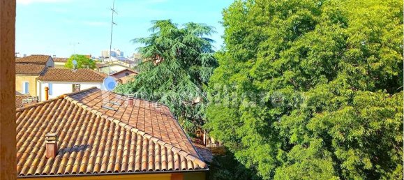 Apartamento de 3 dormitorios en Modena, Italy No. 266599 12