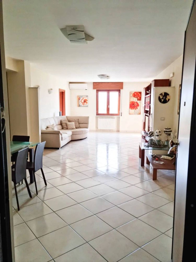 Apartamento de 5 habitaciónes en Pontecorvo, Italy No. 16566