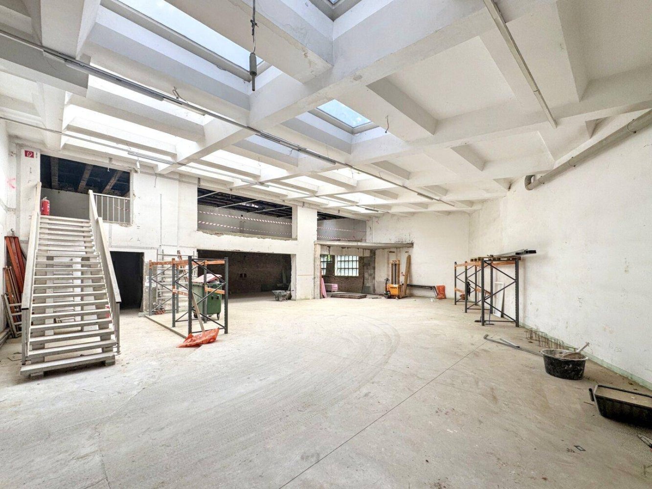 760m² Warehouse in Penzing, Austria No. 236286