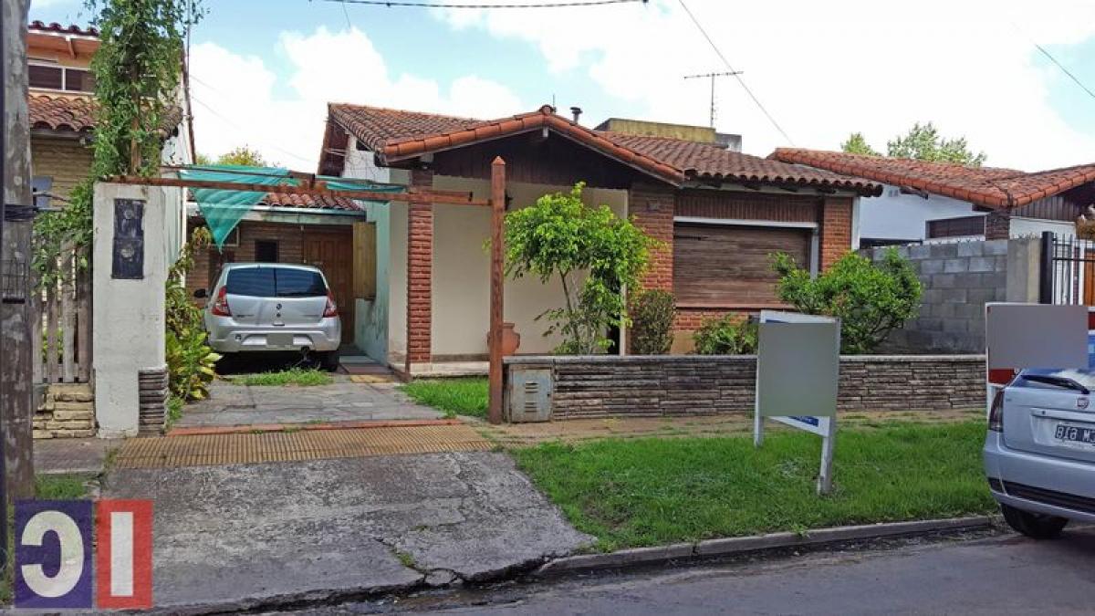 3 bedrooms House in Ituzaingo, Argentina No. 101602