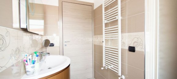 3-salle Appartement à Cologno Monzese, Italy No. 268883 10