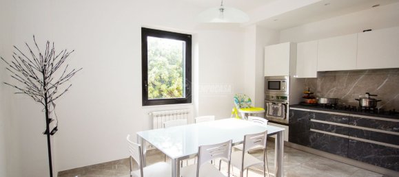 3-salle Appartement à Cologno Monzese, Italy No. 268883 4