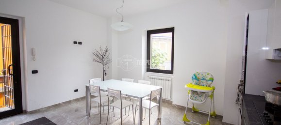 3-salle Appartement à Cologno Monzese, Italy No. 268883 5