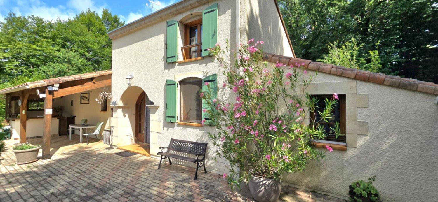 3 bedrooms House in Dordogne, France No. 298597