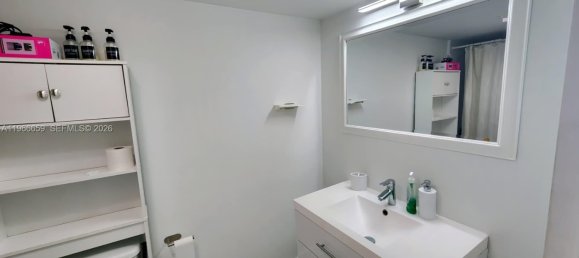 37.16 m² propiedad comercial en alquiler en Miami, Miami-Dade, Florida, USA № 614421 5
