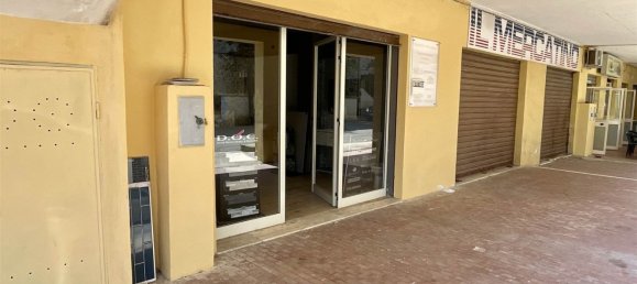 102m² Commercial property in Roseto Capo Spulico, Italy No. 304349 11