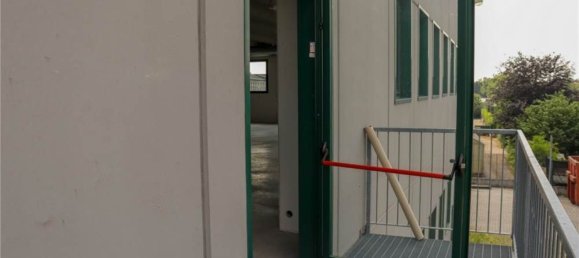 490m² Warehouse in Cermenate, Italy No. 6465 7