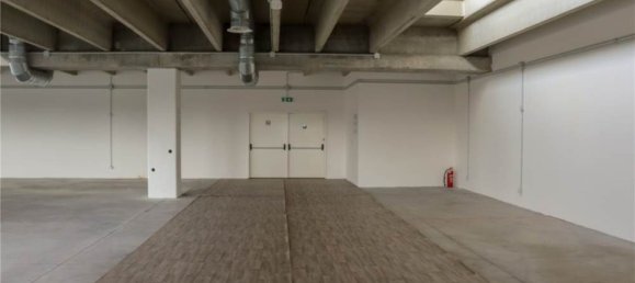 490m² Warehouse in Cermenate, Italy No. 6465 13