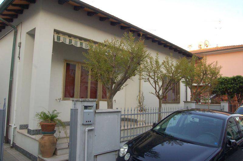 2 bedrooms Villa in Rosignano Marittimo, Italy No. 48412