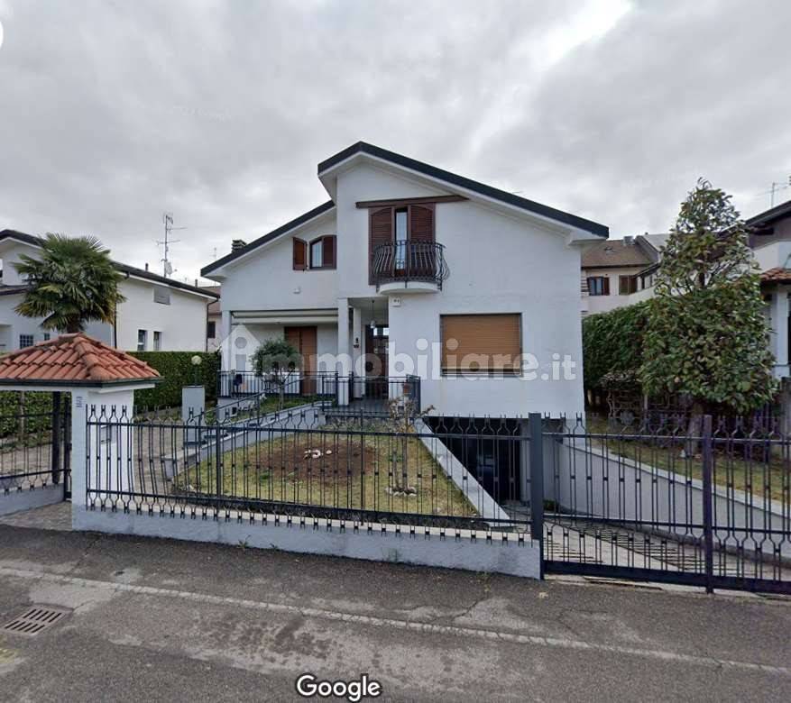 1-Zimmer Garage in Seregno, Italy, Nr. 266563