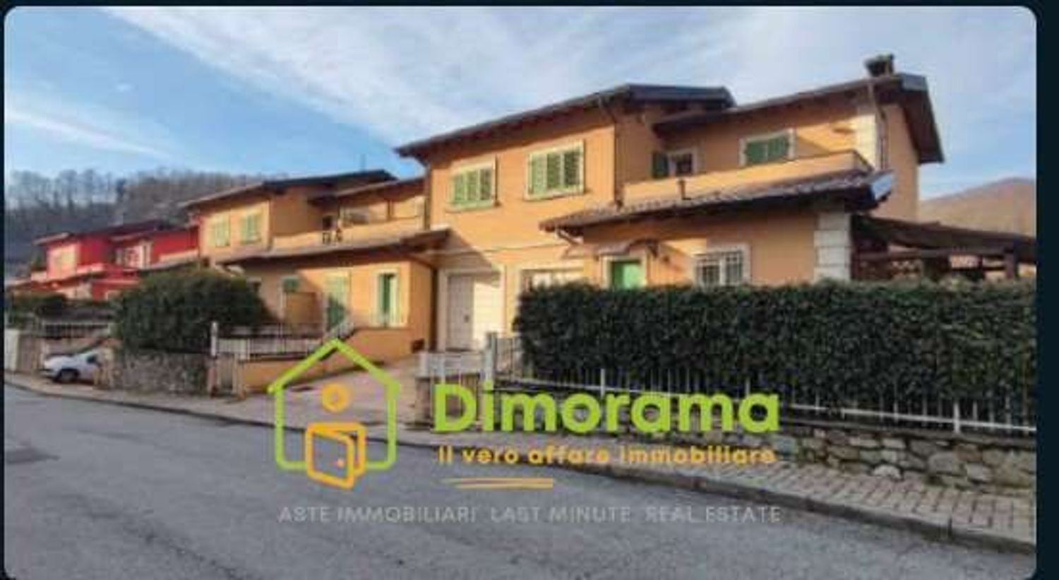 Дом с 6 комнатами в Понтремоли, Италия № 45717