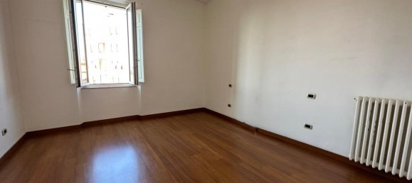 5 rooms Apartment in Perugia, Italy No. 169590 10