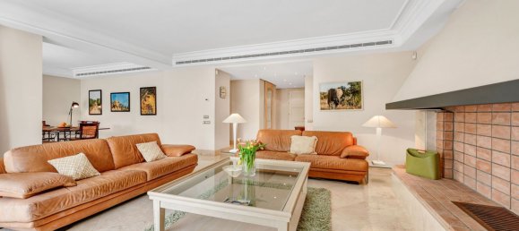 3 bedrooms Apartment in Marbella, Spain No. 144919 2