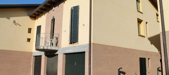 9 rooms Duplex in Traversetolo, Italy No. 94618 2