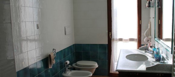 9 rooms Duplex in Traversetolo, Italy No. 94618 16