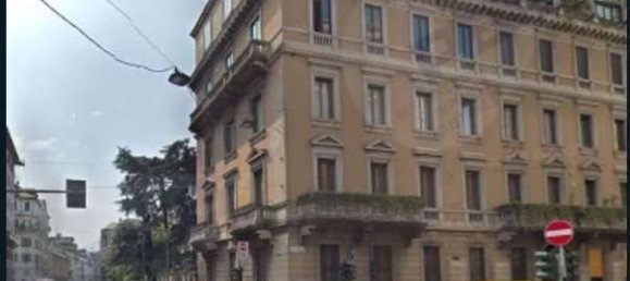 Oficina de 15 habitaciónes en Milan, Italy No. 248243 2
