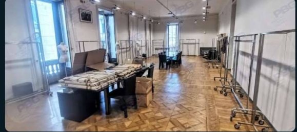 Oficina de 15 habitaciónes en Milan, Italy No. 248243 3