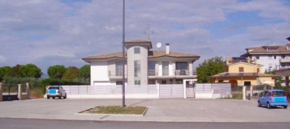 5-Zimmer Villa in Sant'Egidio alla Vibrata, Italy, Nr. 280296 2