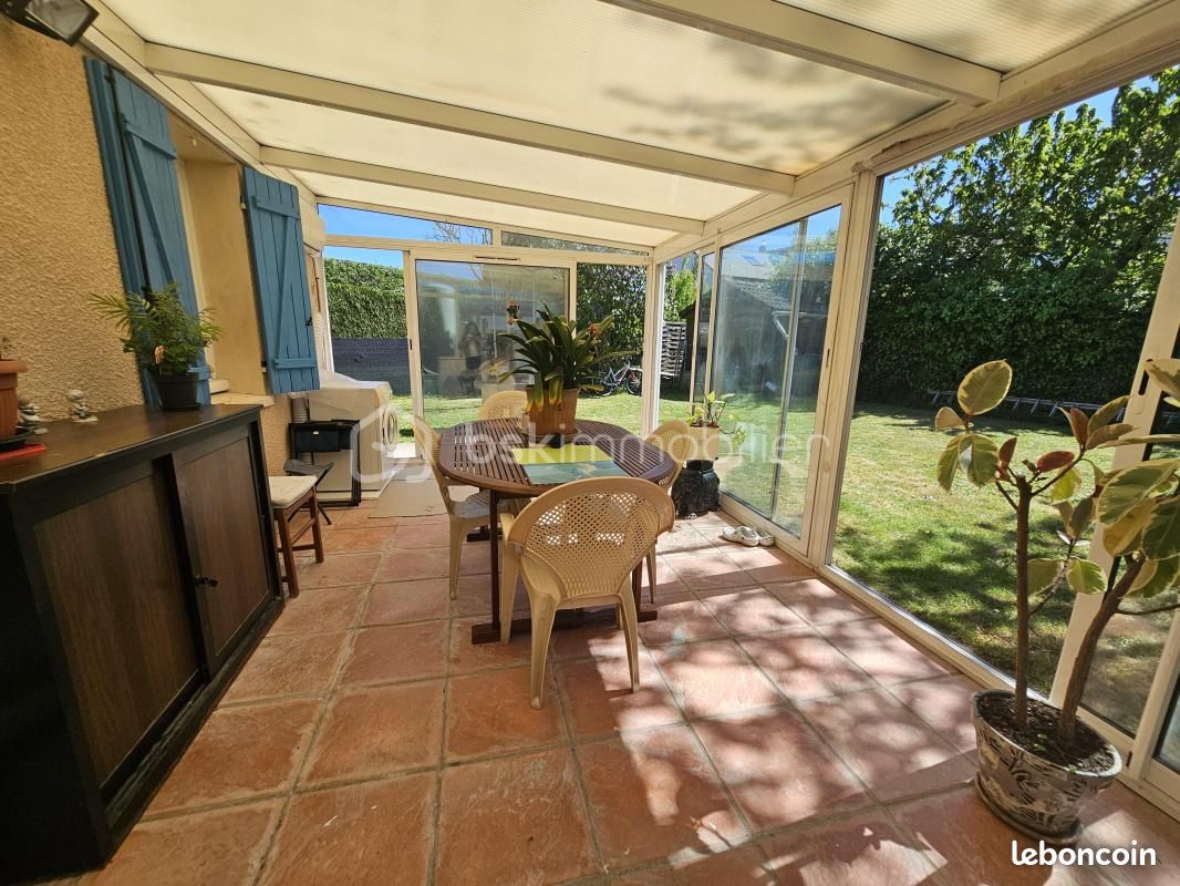 3 Schlafzimmer Haus in Brie-Comte-Robert, France, Nr. 329526