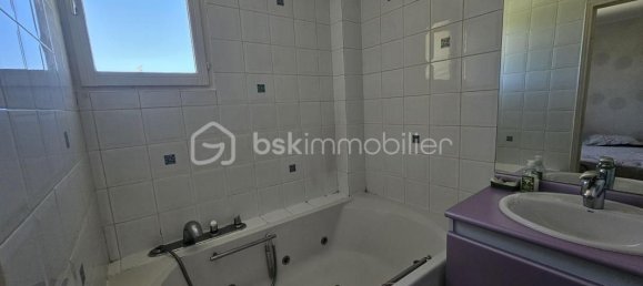 3 Schlafzimmer Haus in Brie-Comte-Robert, France, Nr. 329526 8