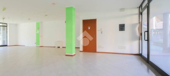 Коммерческая недвижимость с 1 комнатой в Курно, Италия № 377687 4