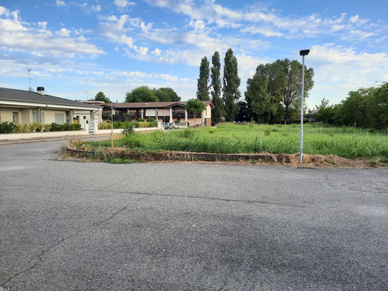  Land in Casalmoro, Italy No. 364577