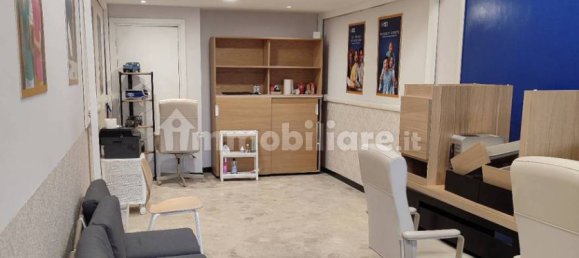 2 rooms Commercial property in Genoa, Italy No. 213385 2