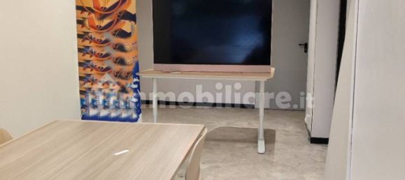 2 rooms Commercial property in Genoa, Italy No. 213385 4