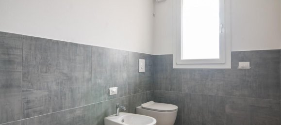 3 rooms Apartment in Padua, Italy No. 7077 10
