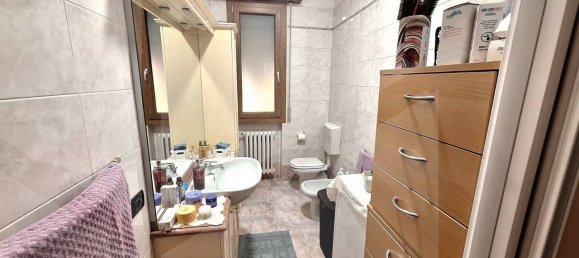 3 rooms Apartment in Carpi, Italy No. 20552 9