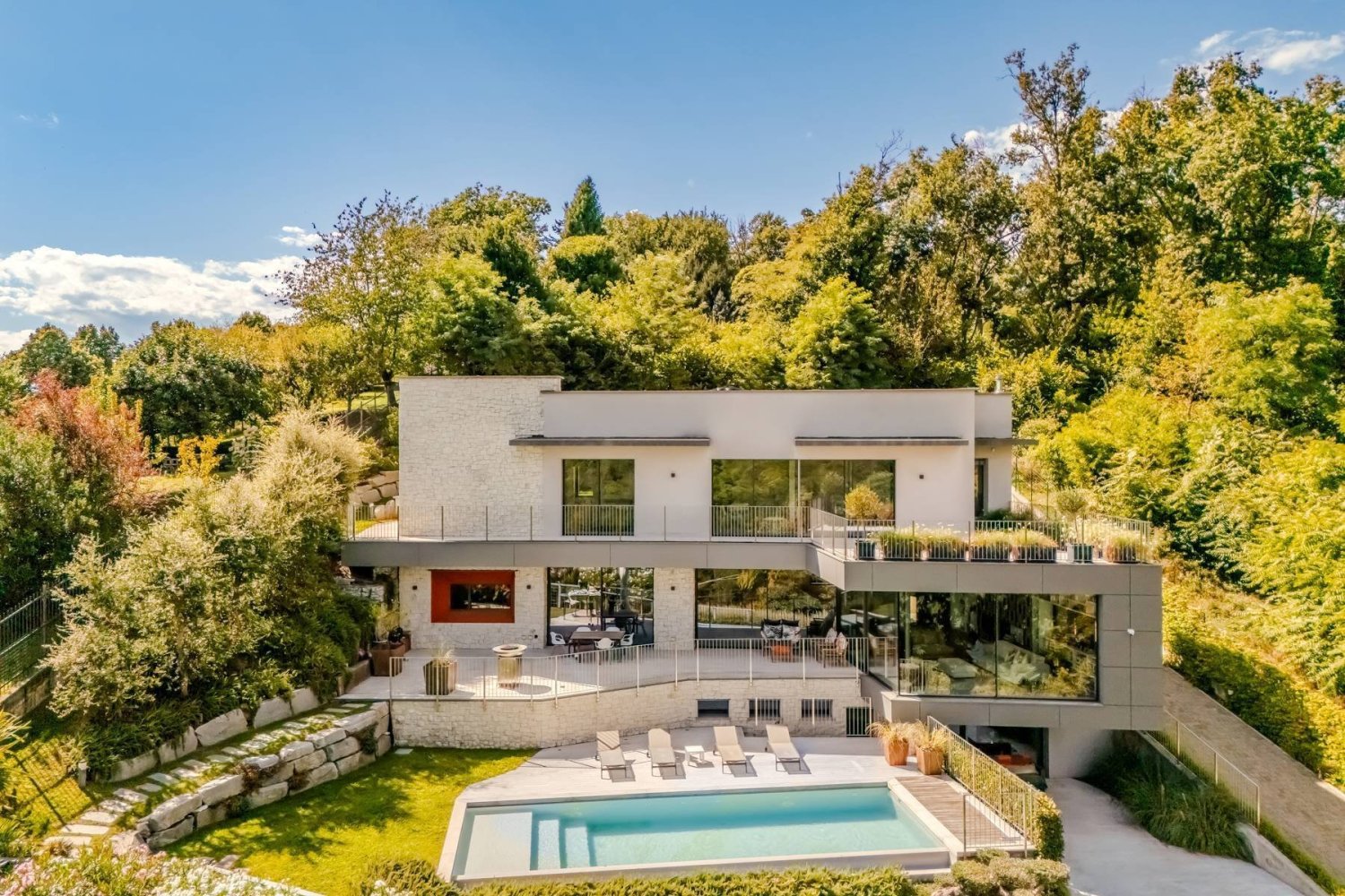 3 bedrooms Villa in Gavirate, Italy No. 304118