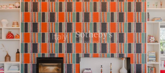 3 bedrooms Villa in Gavirate, Italy No. 304118 5