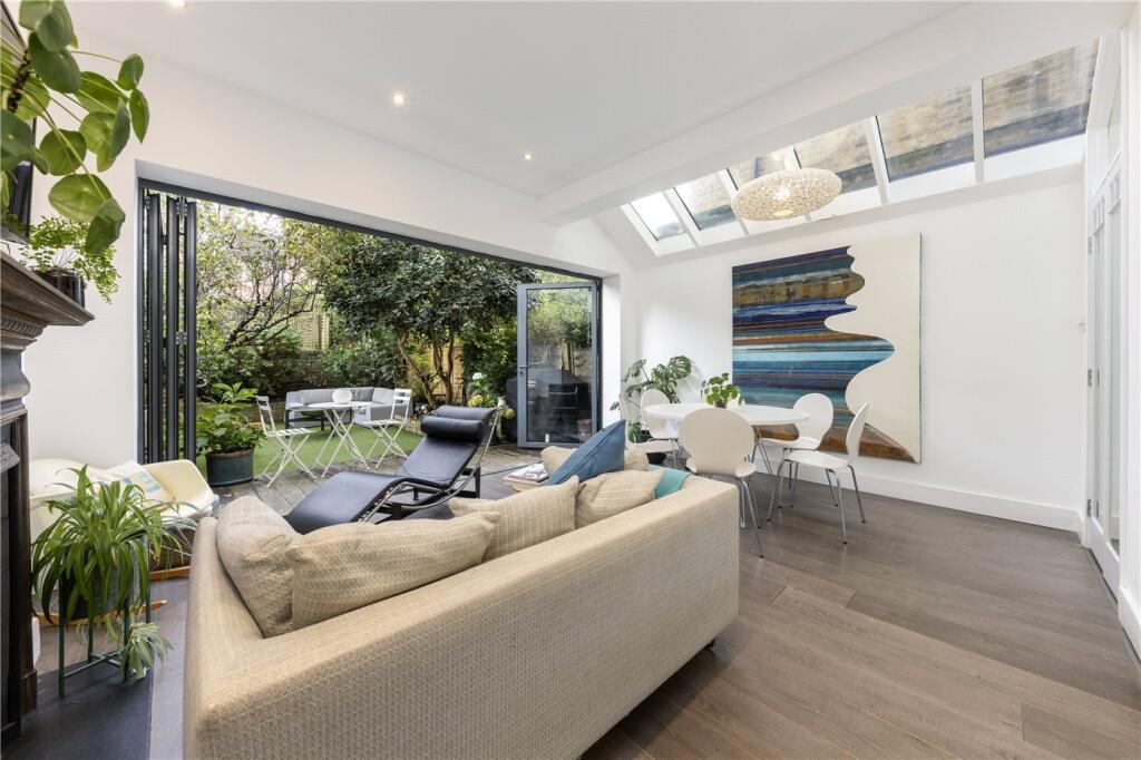 5 bedrooms House in London, United Kingdom No. 3741