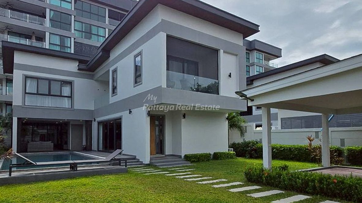 4 bedrooms House in Pattaya, Thailand No. 70085