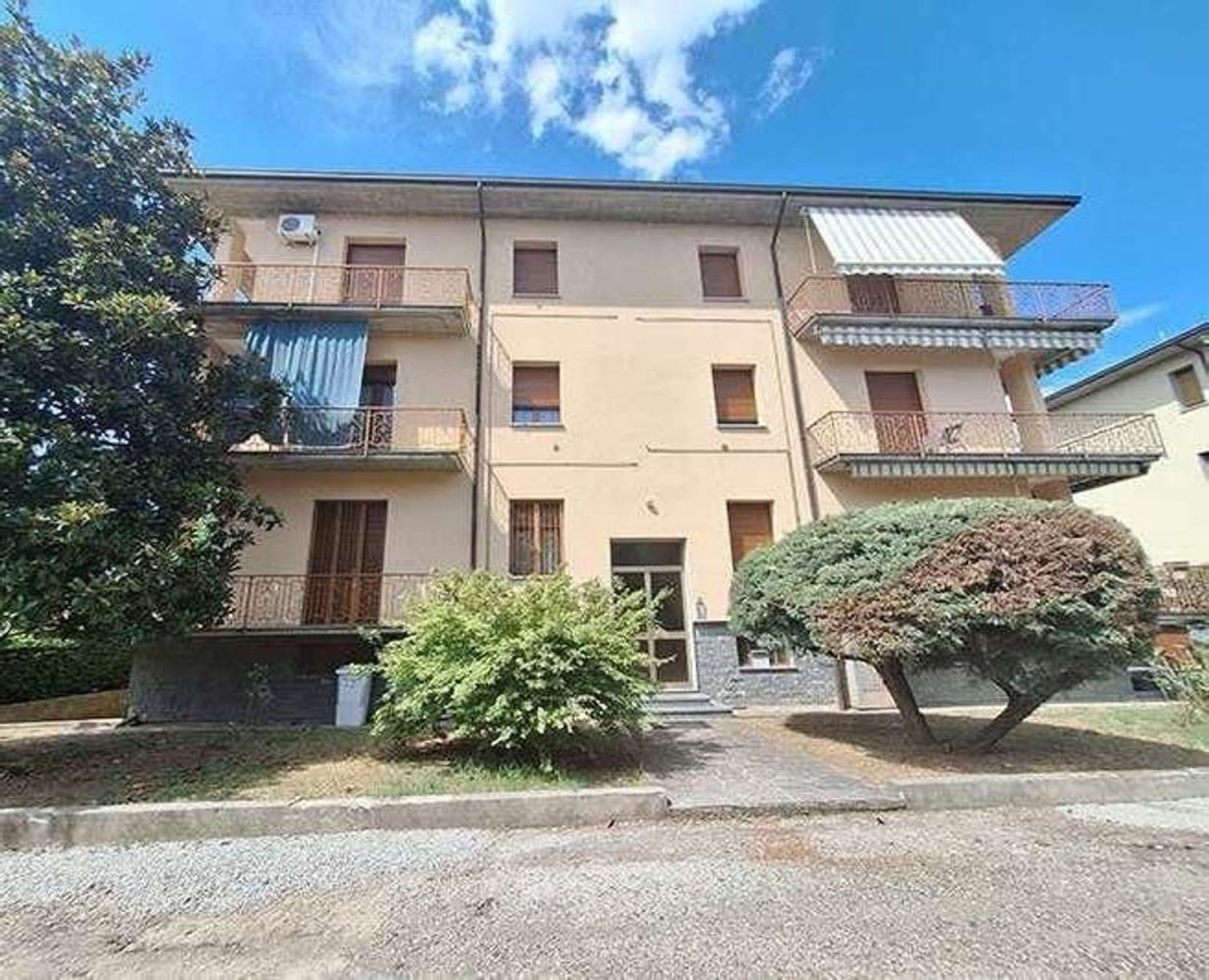 5 rooms House in Voghera, Italy No. 124880