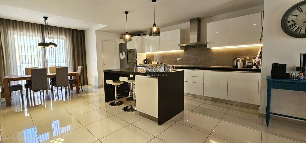 Пентхаус с 3 спальнями в Свийи, Мальта № 2958