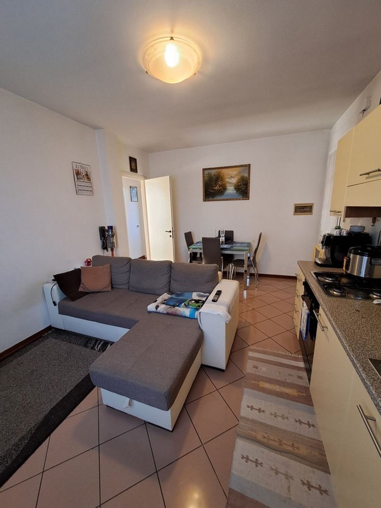 3 rooms Apartment in Paese, Italy No. 220891