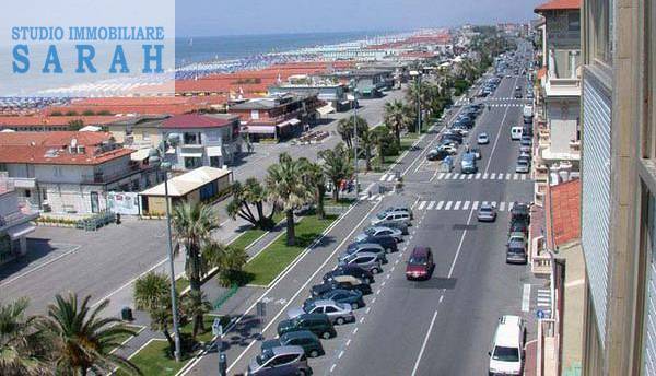 Квартира с 2 спальнями в Виареджо, Италия № 42913