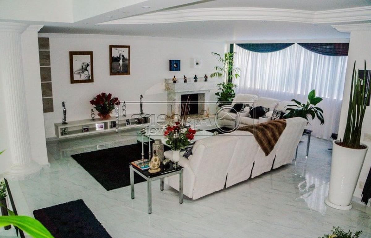 Casa de 5 dormitorios en Sao Paulo, Brazil No. 585072