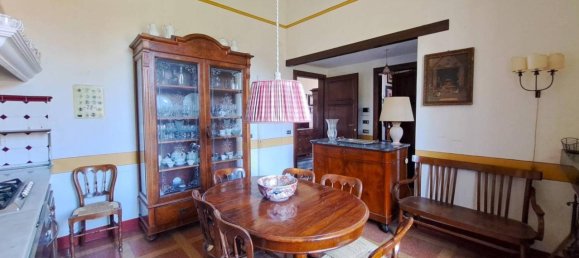 Квартира с 6 комнатами в Лукка, Италия № 41376 10