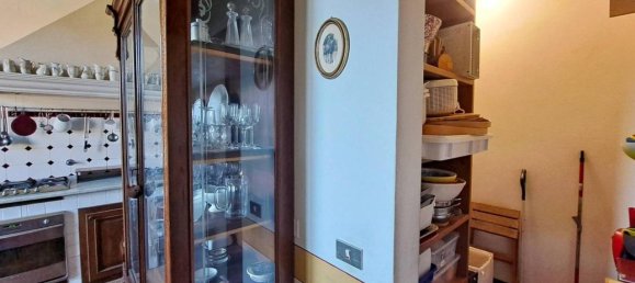 Квартира с 6 комнатами в Лукка, Италия № 41376 11