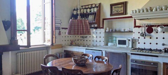 Квартира с 6 комнатами в Лукка, Италия № 41376 12